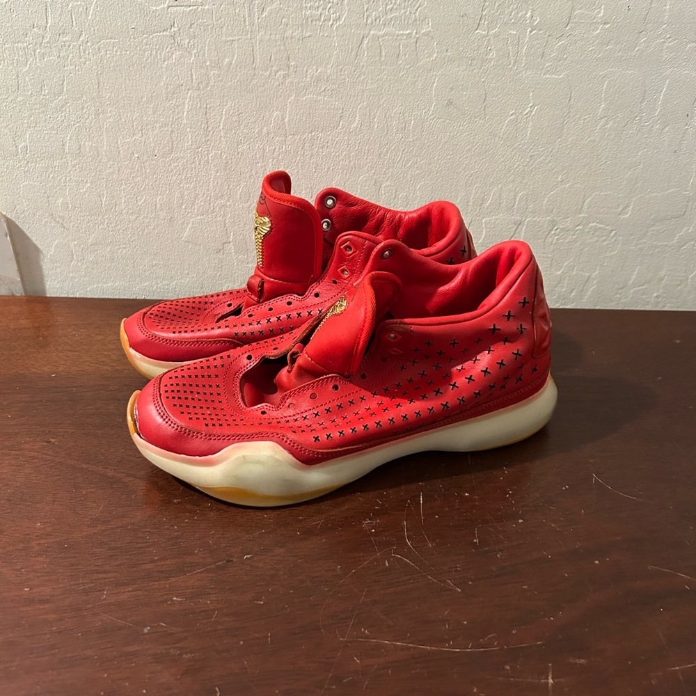Nike Kobe 10 Mid EXT University Red Mens Size 8.5 missing shoelaces and insoles